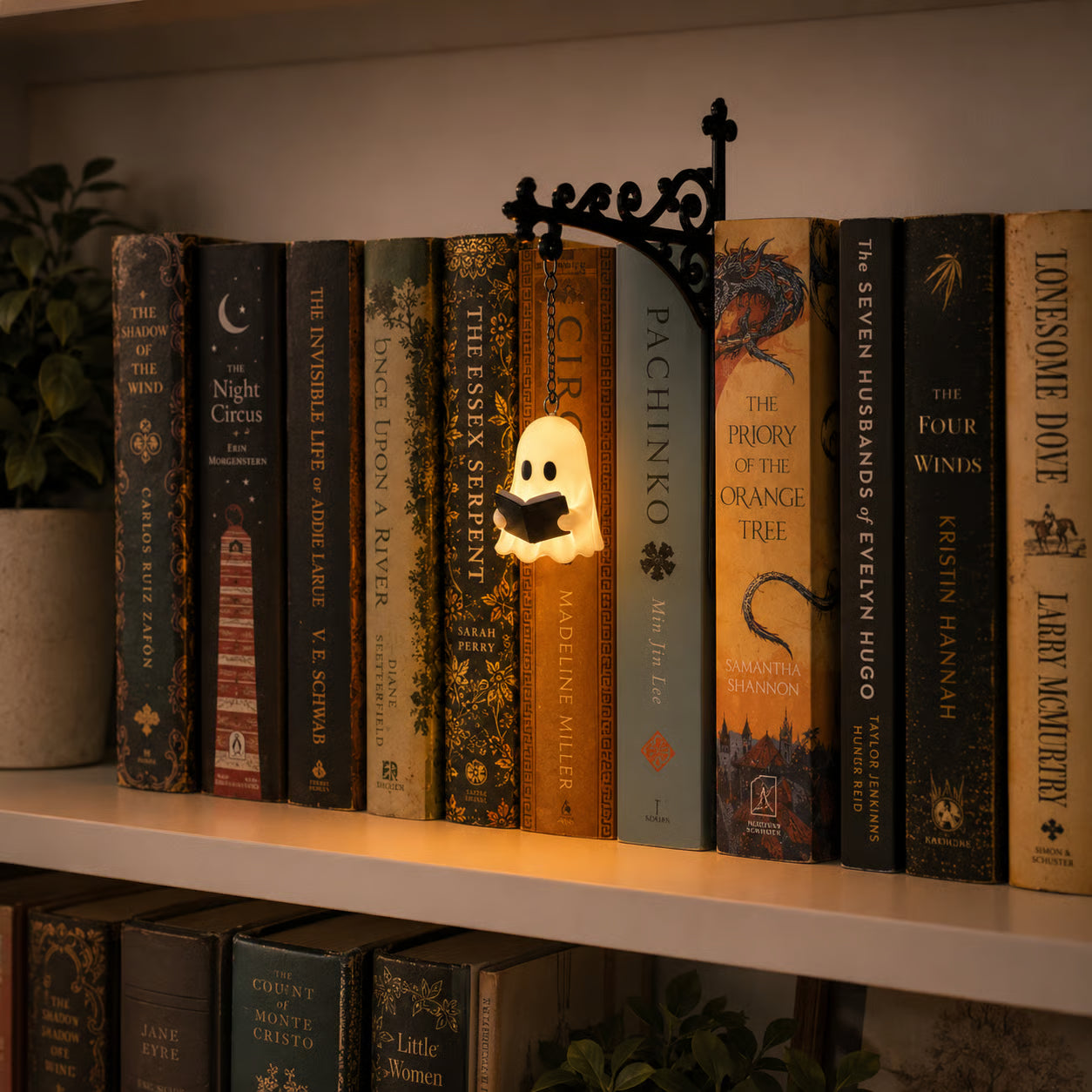 🔥 NEW FOR HALLOWEEN 2026 | 👻 Bookshelf Lantern Light – Cozy Halloween Décor for Book Lovers