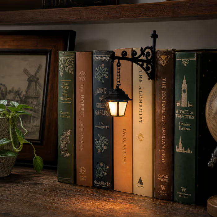 🔥 NEW FOR HALLOWEEN 2026 | 👻 Bookshelf Lantern Light – Cozy Halloween Décor for Book Lovers
