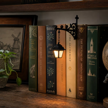 🔥 NEW FOR HALLOWEEN 2026 | 👻 Bookshelf Lantern Light – Cozy Halloween Décor for Book Lovers
