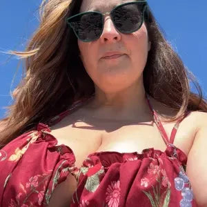 Olivia wearing LUMMVRA Invisible Lift inserts